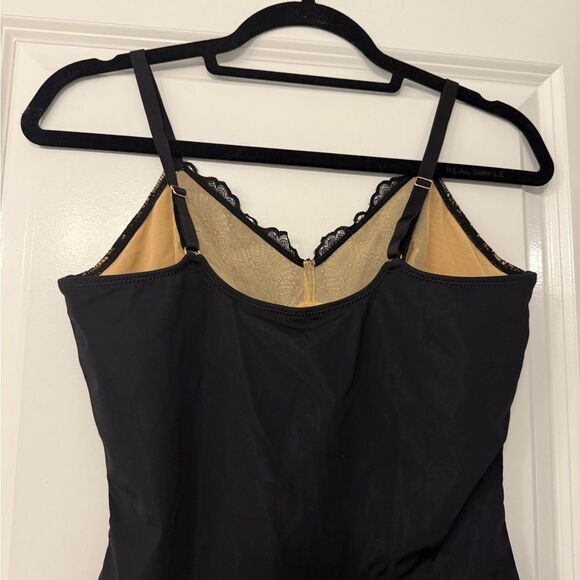 Pinsy Lace Shapewear Bodysuit - Picture 5 of 9